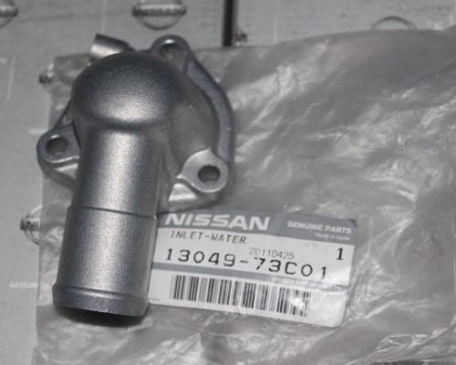 Nissan Primera Termostat Kapağı 13049-77A00 GA16